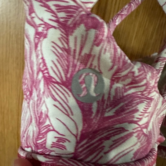 Lululemon- free to be sports bra - pink floral size 6 - Picture 3 of 4
